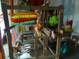 weaving at Barefoot, Colombo