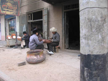 hammering commer pots, Kashgar