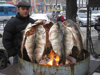 fish cooking in Urumqi, 3000km from the sea